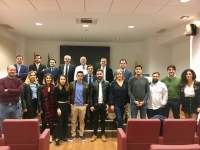 Foto de familia de autoridades y alumnos