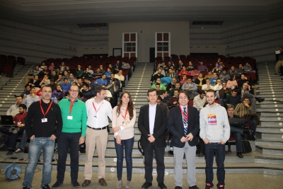  Organizadores y autoridades acadmicas momentos antes de iniciarse el laboratorio