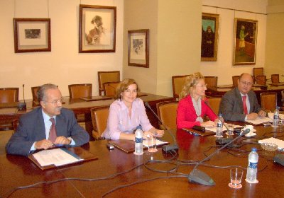 Los presidentes de los consejos sociales de las universidades andaluzas, preocupados por la adaptacin de stas al  espacio europeo de educacin superior.