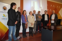 Foto de familia de integrantes del jurado y autoridades universitarias antes de dar a conocer el fallo del jurado