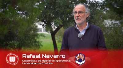 El catedrático Rafael Navarro, durante la emisión de la nueva temporada de Universo Sostenible. 