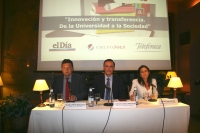 De izquierda a derecha, Luis J. Prez Bustamante, Jos Carlos Gmez Villamandos y Mara Jess Almanzor minutos antes del comienzo de la conferencia.